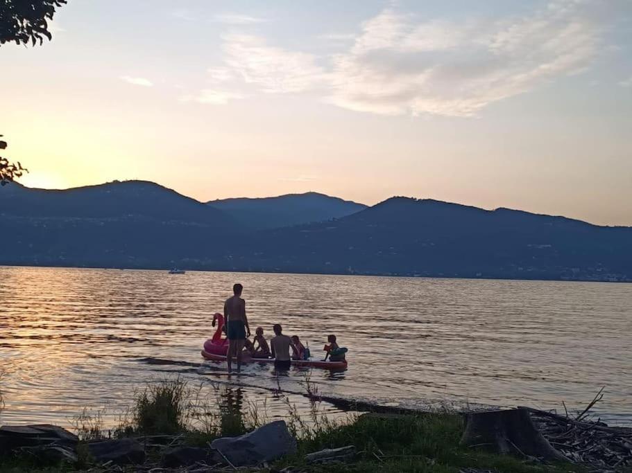 Lago Maggiore - Loft Apartment Ispra Bagian luar foto